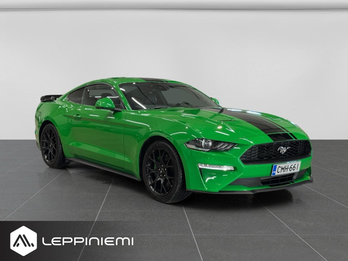 Ford Mustang 2,3 EcoBoost 290hv A10 Fastback, vuosimalli 2019, vihreä — kuva 1/11