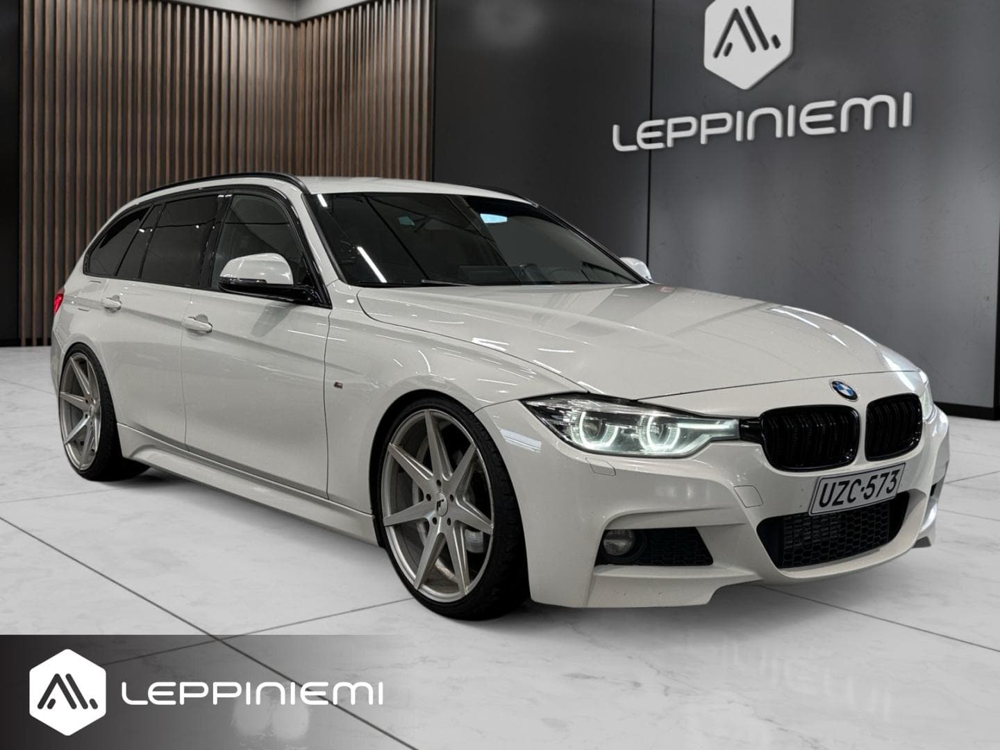 BMW 320 F31 Touring d A xDrive Edition M Sport LCI, vuosimalli 2016, valkoinen — kuva 1/17