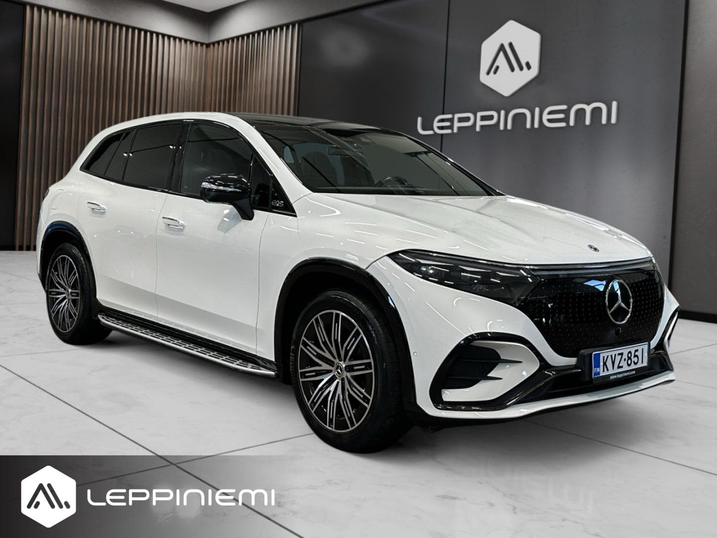 Mercedes-Benz EQS SUV 450 4MATIC SUV AMG Night Edition, vuosimalli 2024, valkoinen