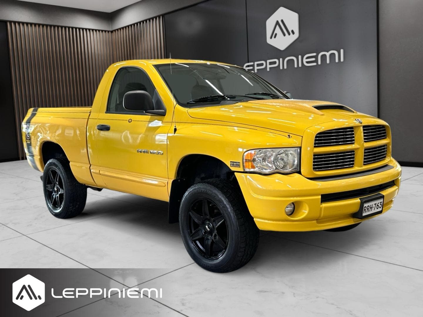 Dodge Ram 5.7 HEMI V8 Rumble Bee 1500 SLT 4x4 aut, vuosimalli 2005, keltainen