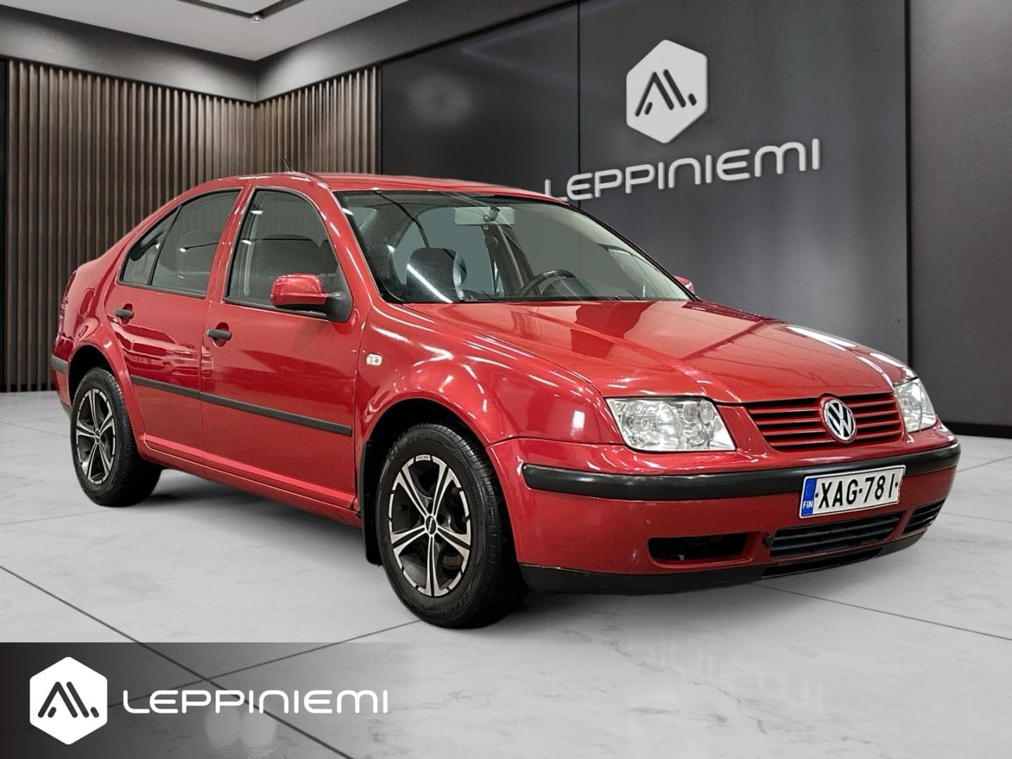 Volkswagen Bora 1.4-16V 55kW, vuosimalli 2004, punainen