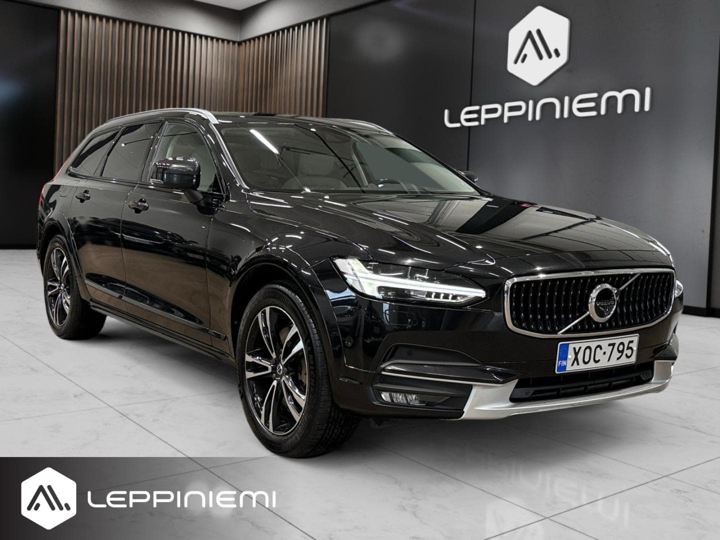 Volvo V90 Cross Country D5 AWD Business Pro aut, vuosimalli 2017, musta