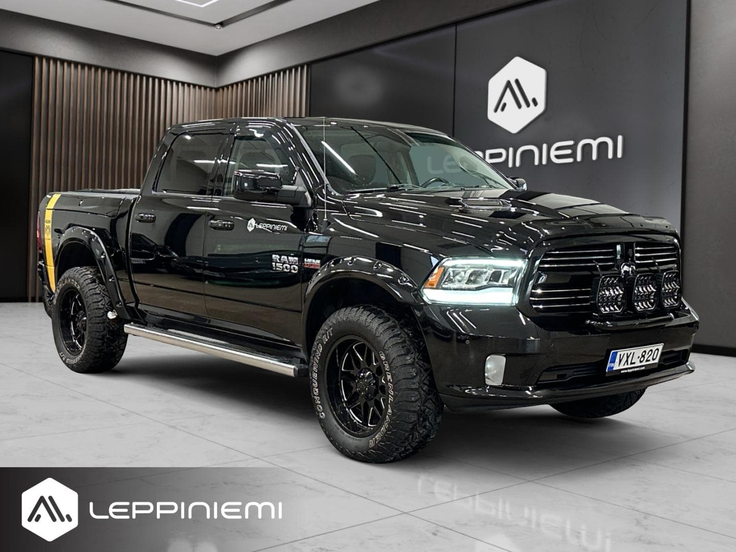 Dodge Ram 1500 5.7 HEMI 4x4 Sport Luxury, vuosimalli 2014, musta