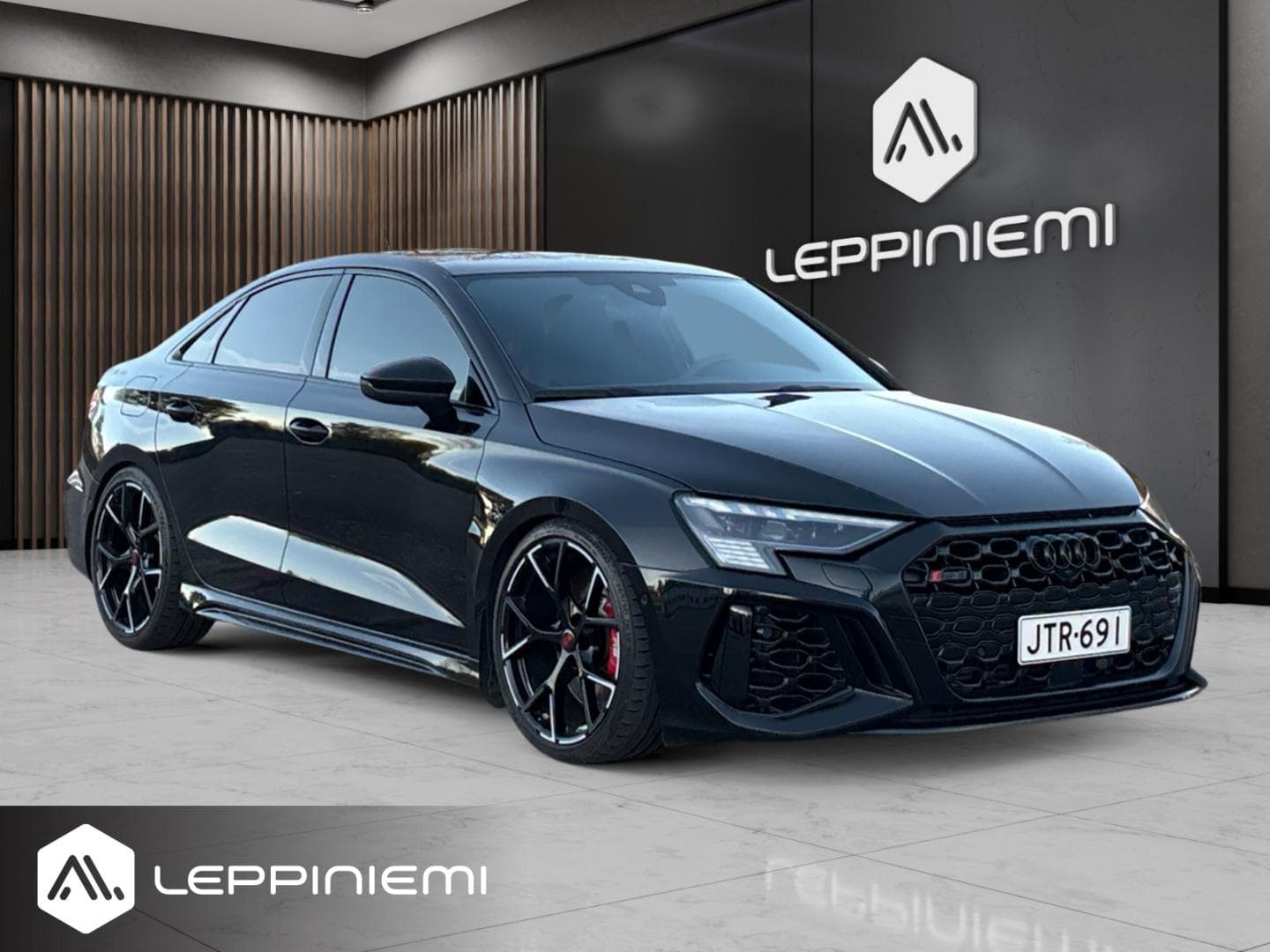 Audi RS3 Sedan TFSI quattro, vuosimalli 2022, musta — kuva 1/15