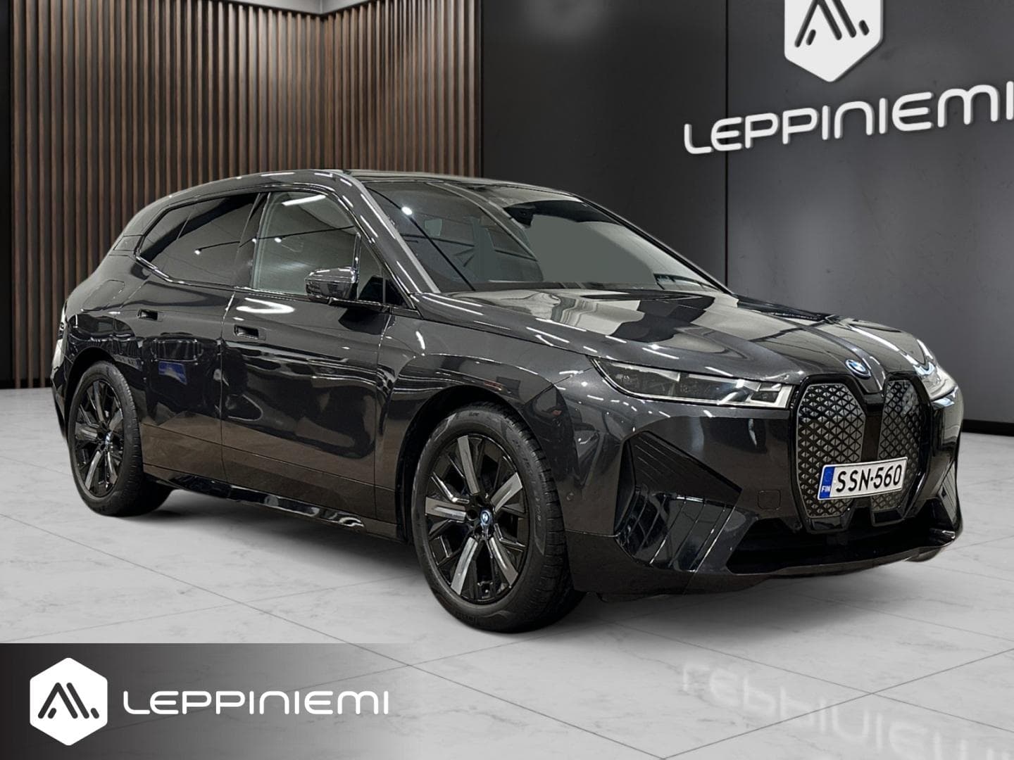 BMW iX xDrive40 Sport, vuosimalli 2022, harmaa