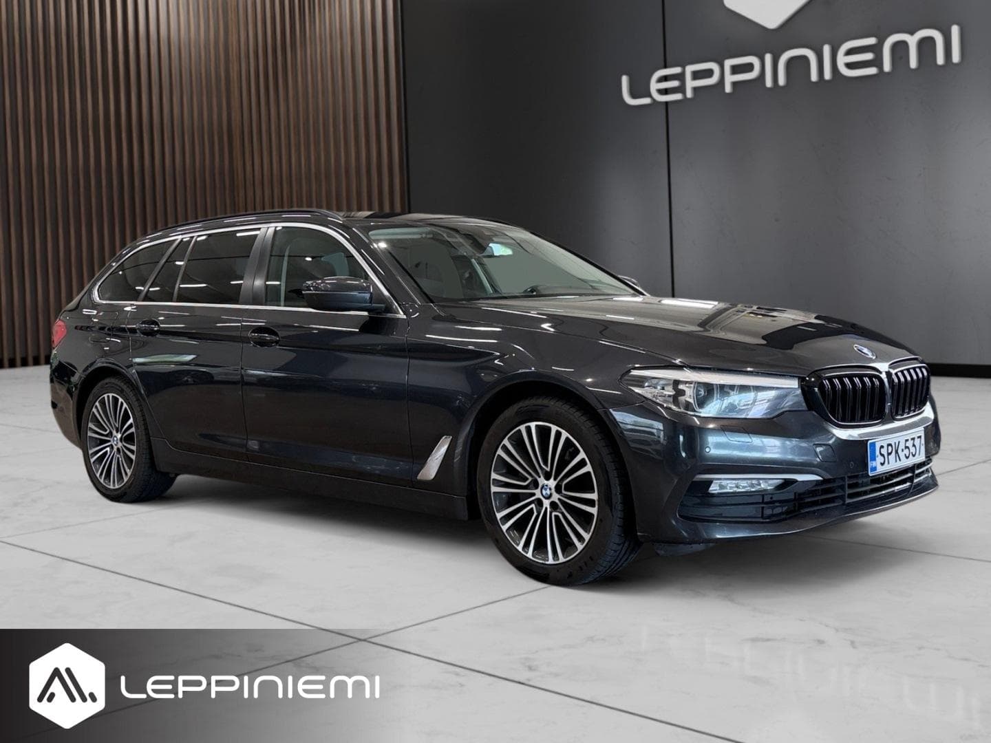 BMW 520 G31 Touring 520d A, vuosimalli 2018, harmaa