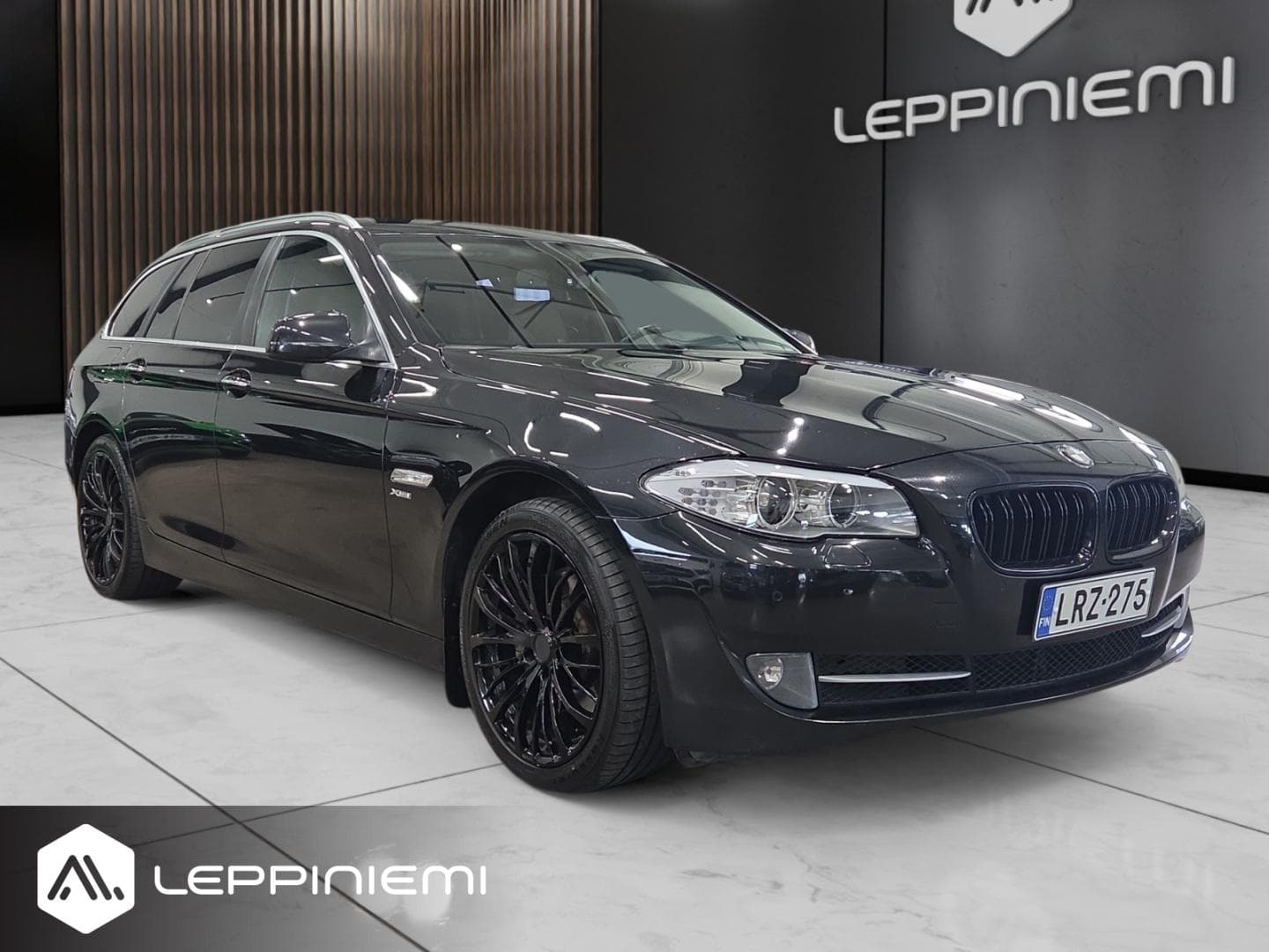 BMW 530 TwinPower Turbo A xDrive F11 Touring // Comfort Nahkasisusta, vuosimalli 2012, musta